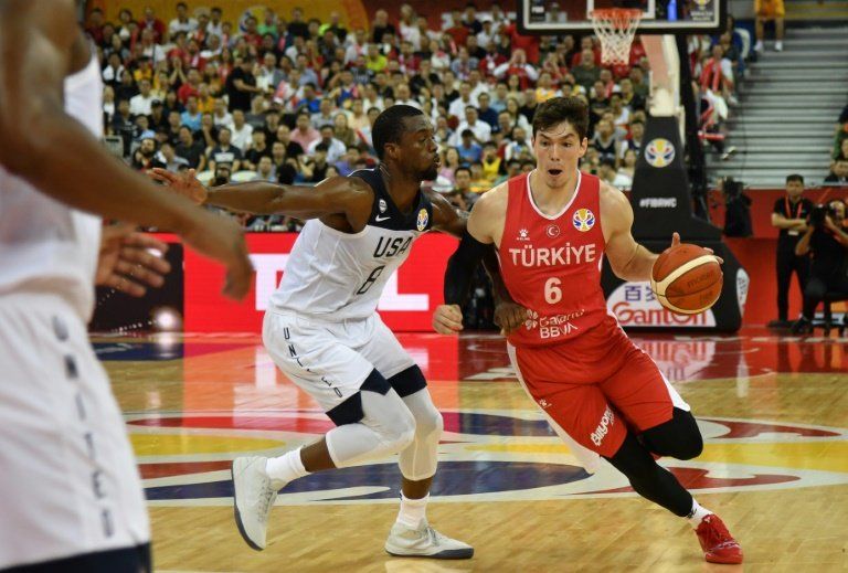 Brasil tumba a la Grecia de Antetokounmpo, Estados Unidos sobrevive ante Turquía