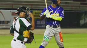 Edgar Muñoz sigue encendido en el Béisbol Mayor