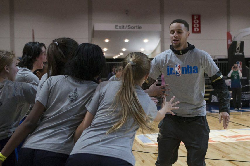 Klay se postula para vencer a Curry en la línea de triples