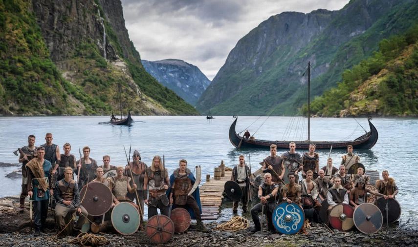 Jugadores de la selección de Noruega posan como vikingos en foto para el Mundial 2026