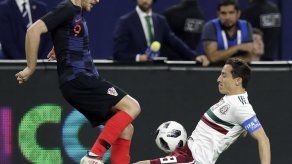 México cae ante Croacia y pierde a Araujo por lesión