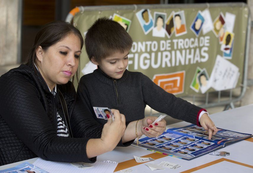 Mundial: La fiebre del álbum se siente en Brasil