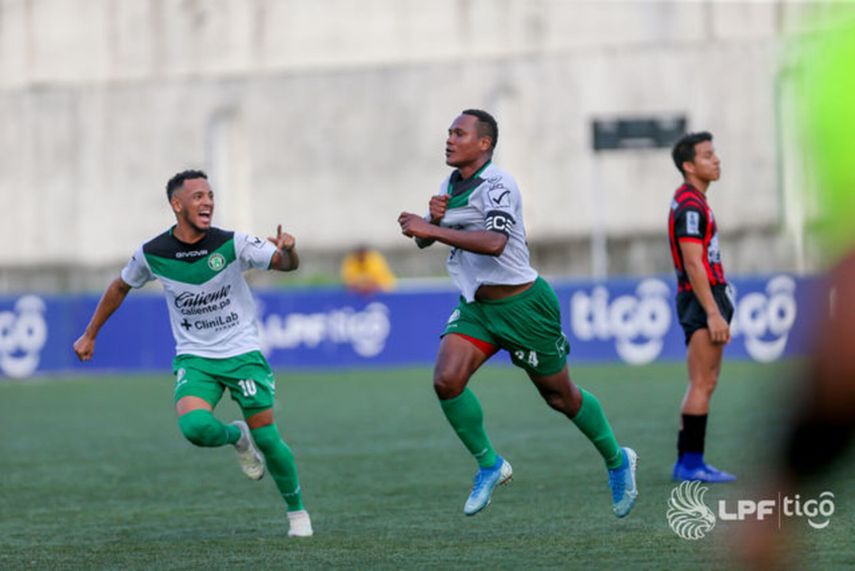 César Medina lidera junto a Díaz tabla de goleadores en la J12 de la LPF.