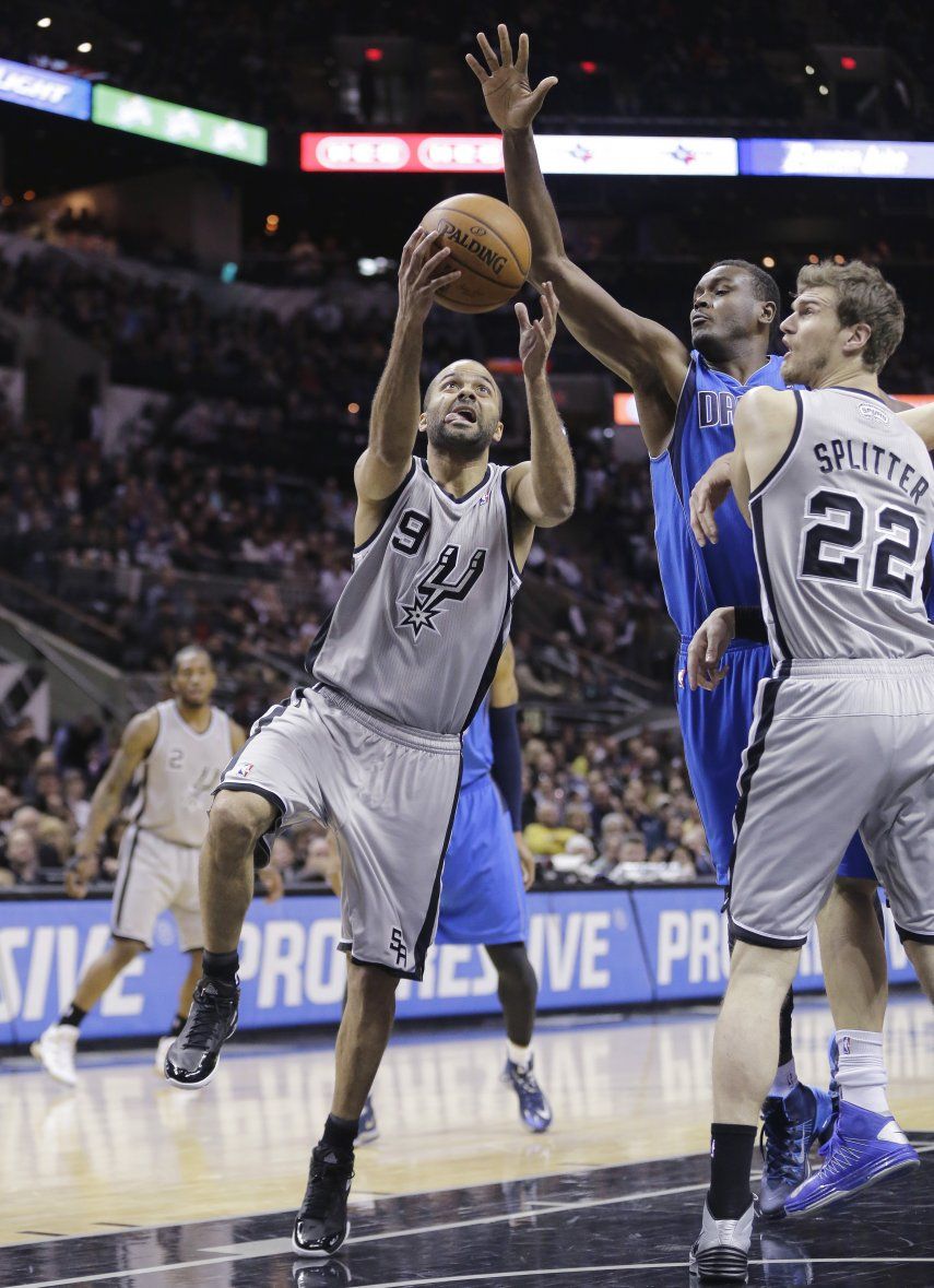 Parker vuelve y guía al triunfo a los Spurs