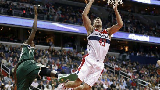 Wall suma 19 puntos y 9 asistencias; Wizards arrollan