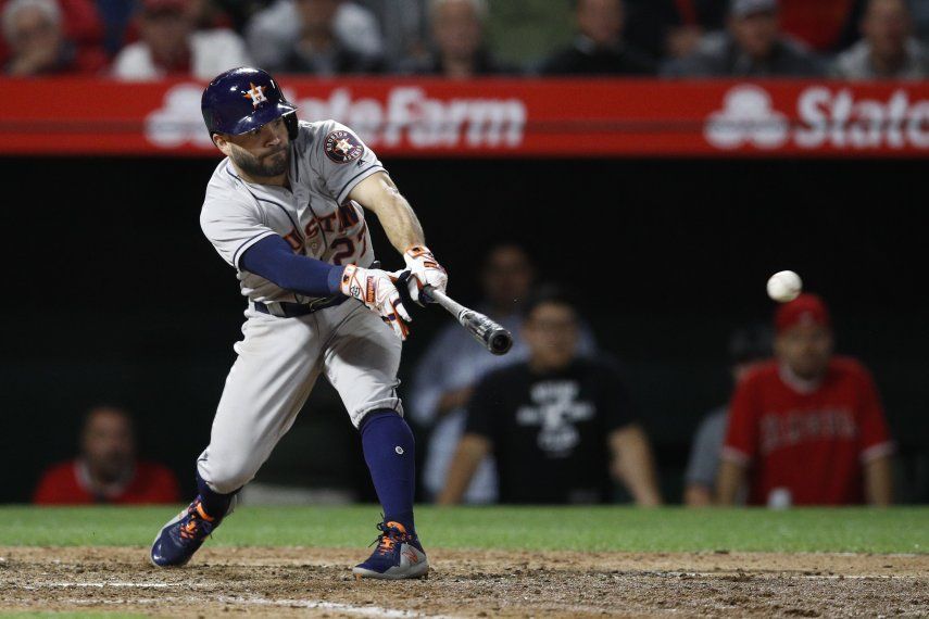 Astros vencen a Angelinos con doble de 3 carreras de Altuve
