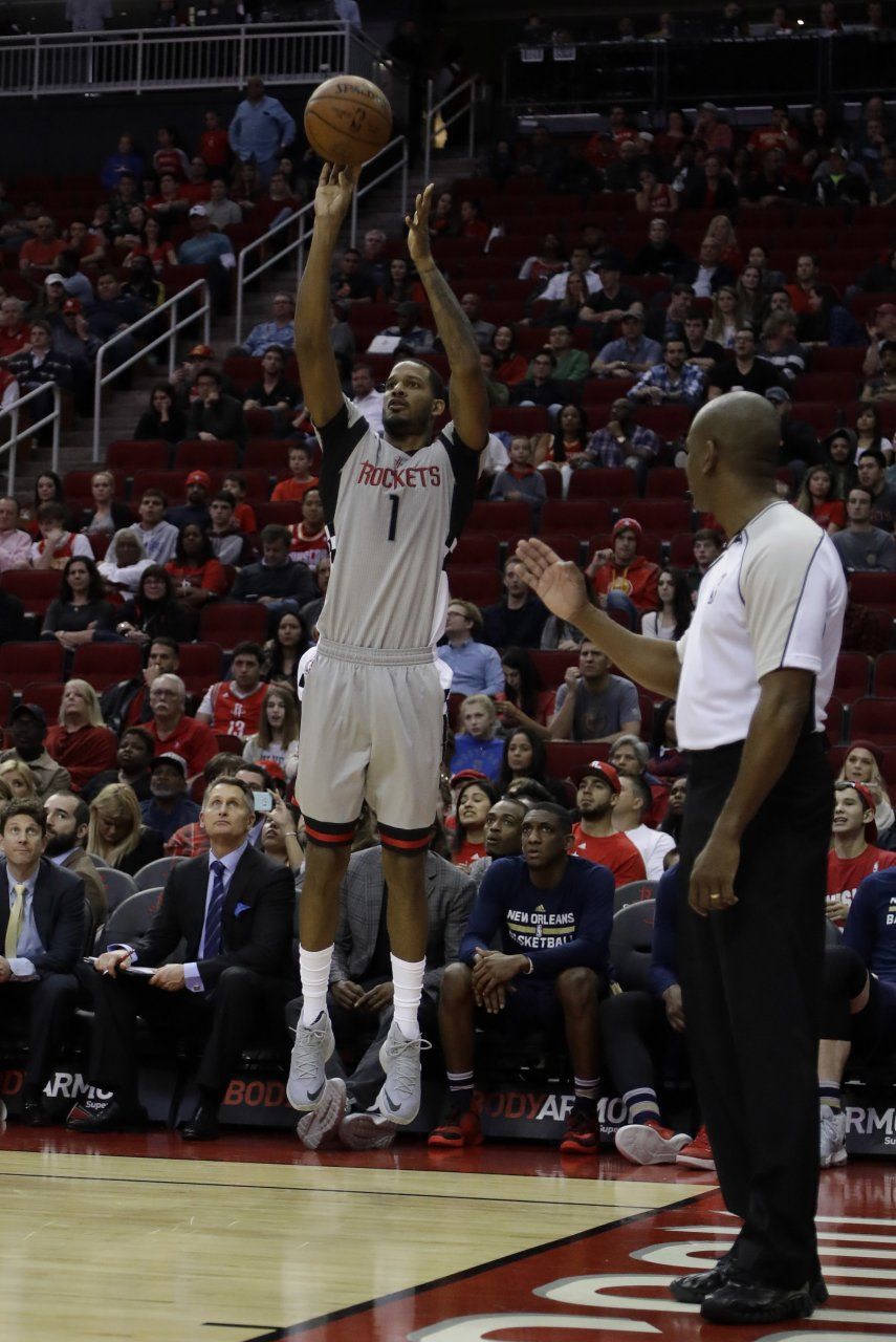 Rockets gana a Pelicans y rompe marca en canastas triples