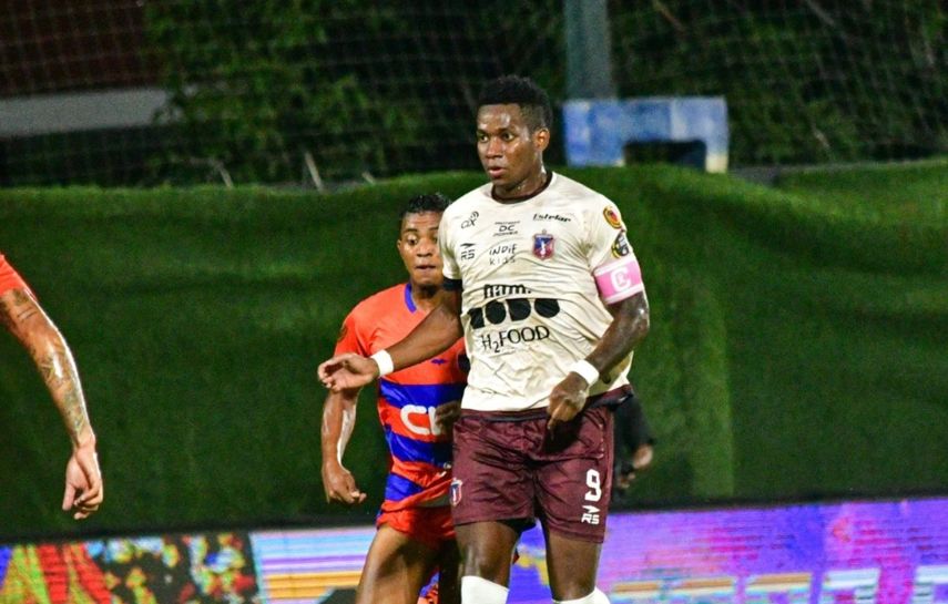 Tomás Rodríguez anota de penal con el Monagas ante Puerto Cabello