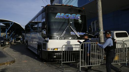 Fanáticos de Motagua y Olimpia se enfrentan dejando algunos heridos Fanáticos de Motagua y Olimpia se enfrentan dejando algunos heridos