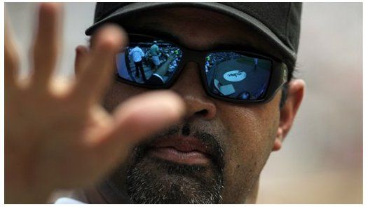 Ozzie Guillén defiende su posición en altercado con umpire