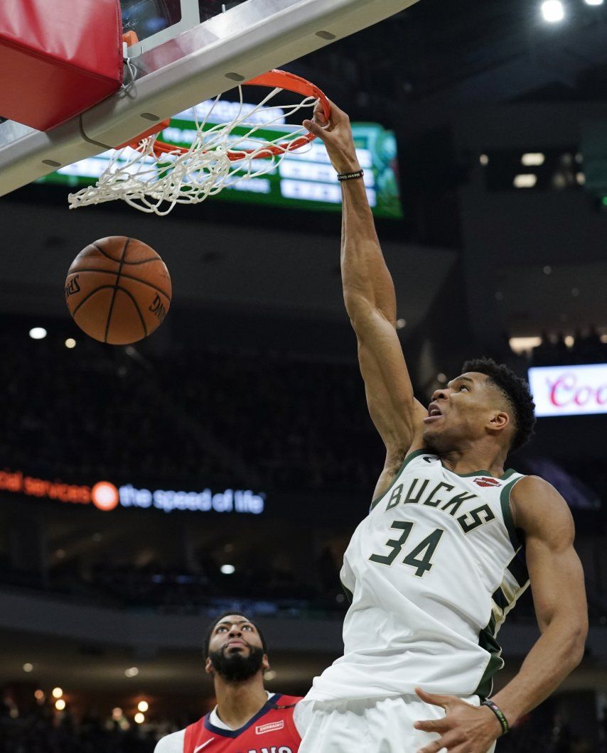 Antetokounmpo anota 25; Bucks vencen a Pelicans