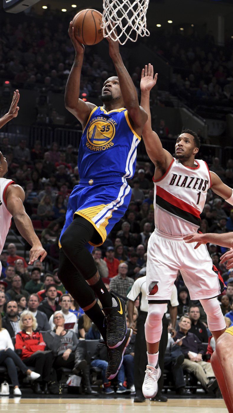 Warriors frenan a Blazers 113-111 pese a ausencia de Curry