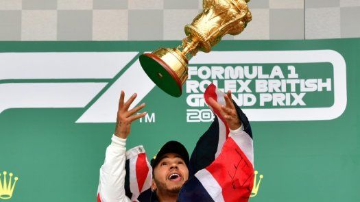Hamilton se alía con la suerte para sellar récord de victorias en casa