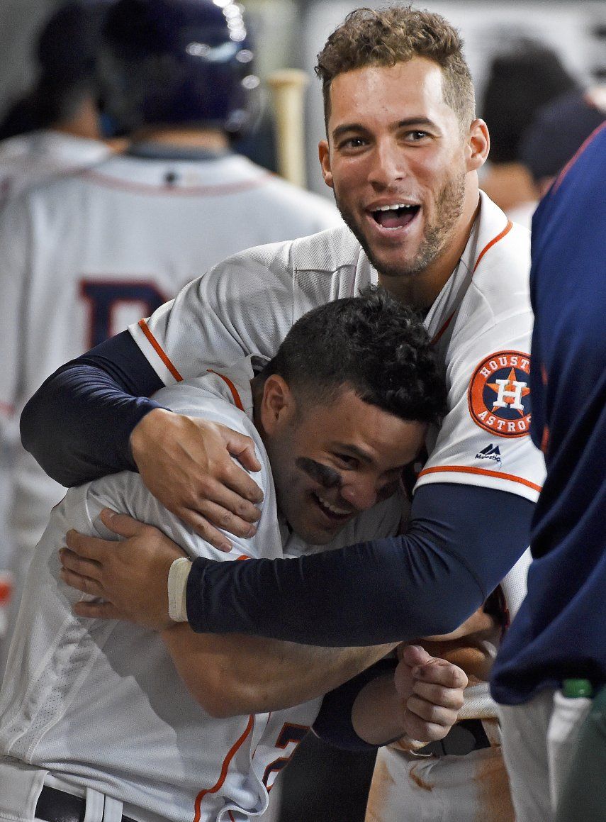 Astros aprovechan wild pitch y vencen a Atléticos