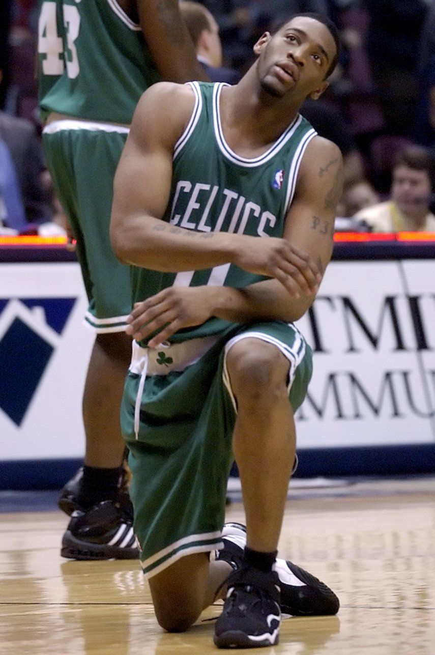 Ex jugador de NBA acusado de entrar a casa, manosear mujer