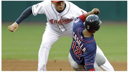 MLB: Indios 3, Mellizos 2; Santana y LaPorta batean para ganar