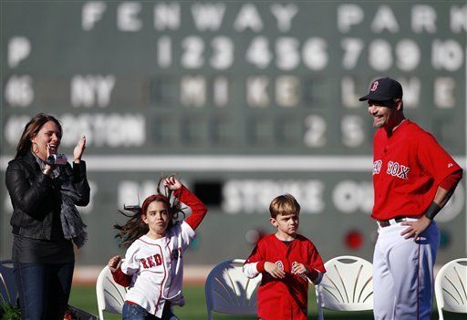 Lowell recibe tributo de Medias Rojas