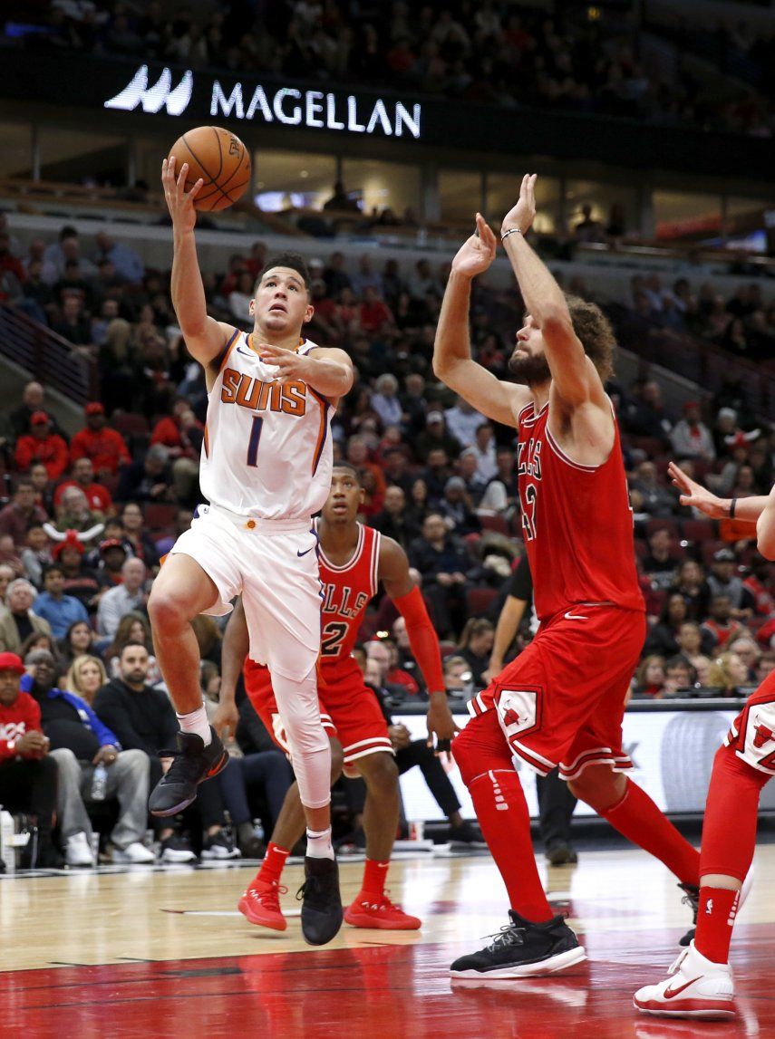 Booker anota 33 y Suns se imponen a Bulls