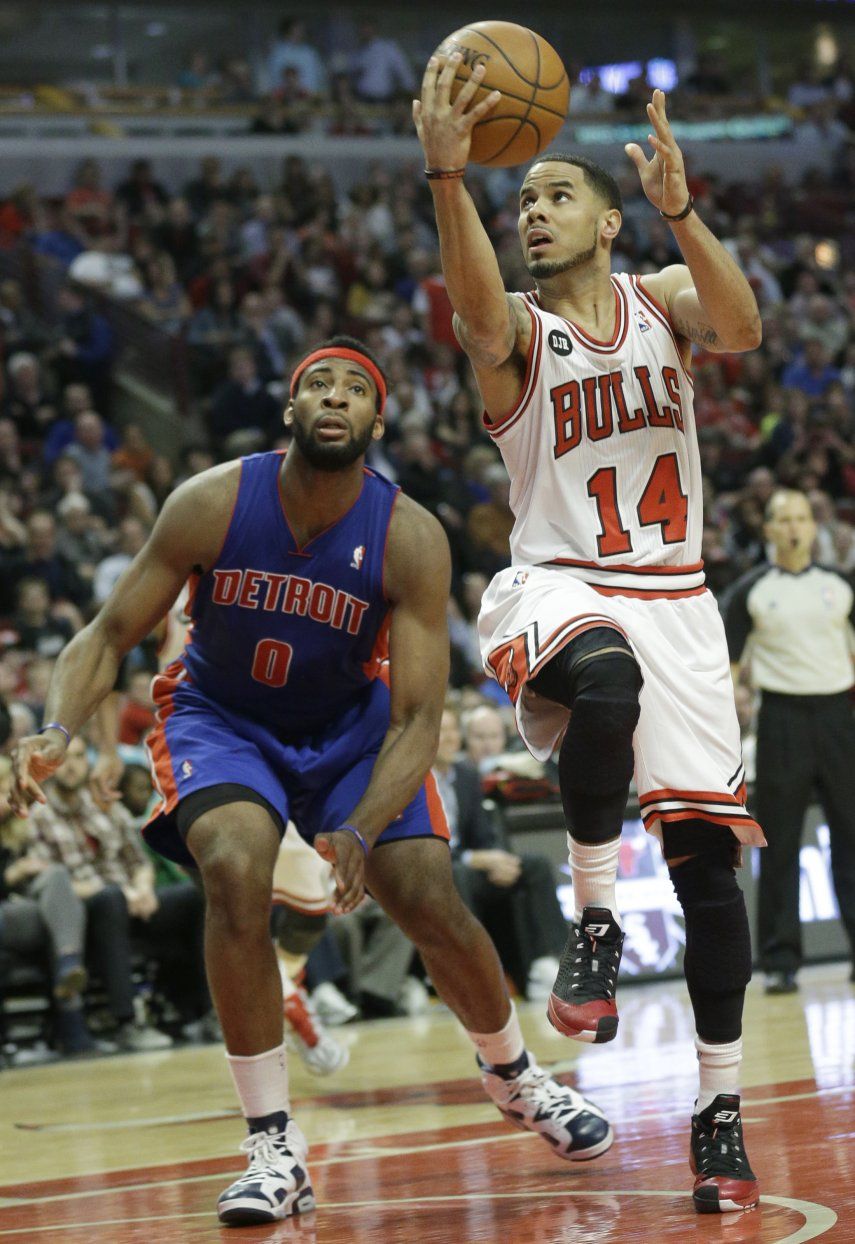 Bulls remontan y vencen a Pistons