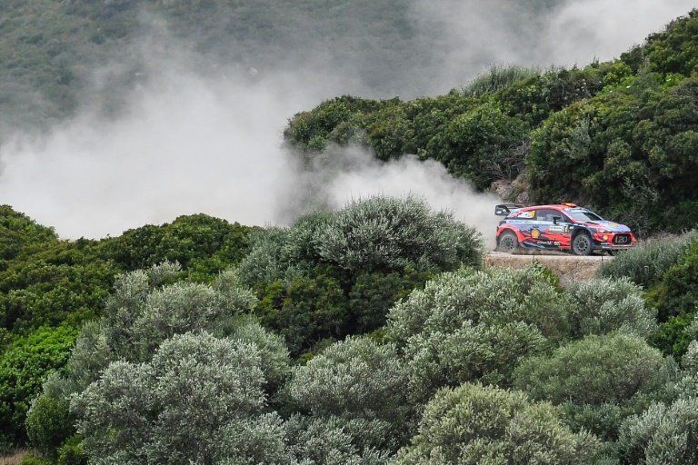 Sordo lidera en Cerdeña, Tänak aprovecha la mala suerte de Ogier