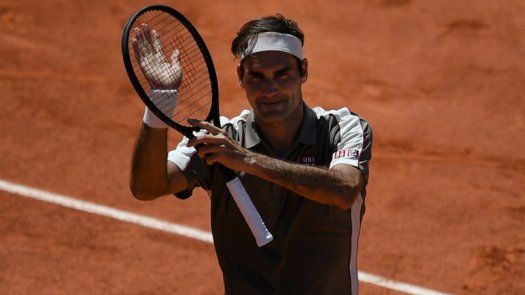 Federer arrolla a Mayer para llegar a cuartos en Roland Garros