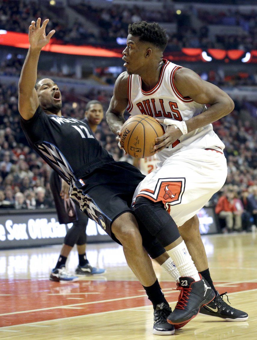 Butler lidera a Bulls en triunfo sobre Wolves