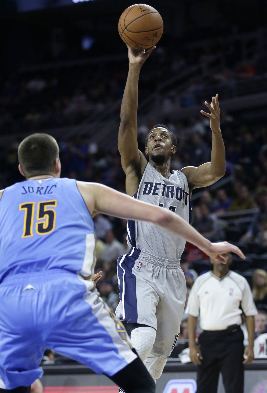 Pistons lucen de nuevo como locales