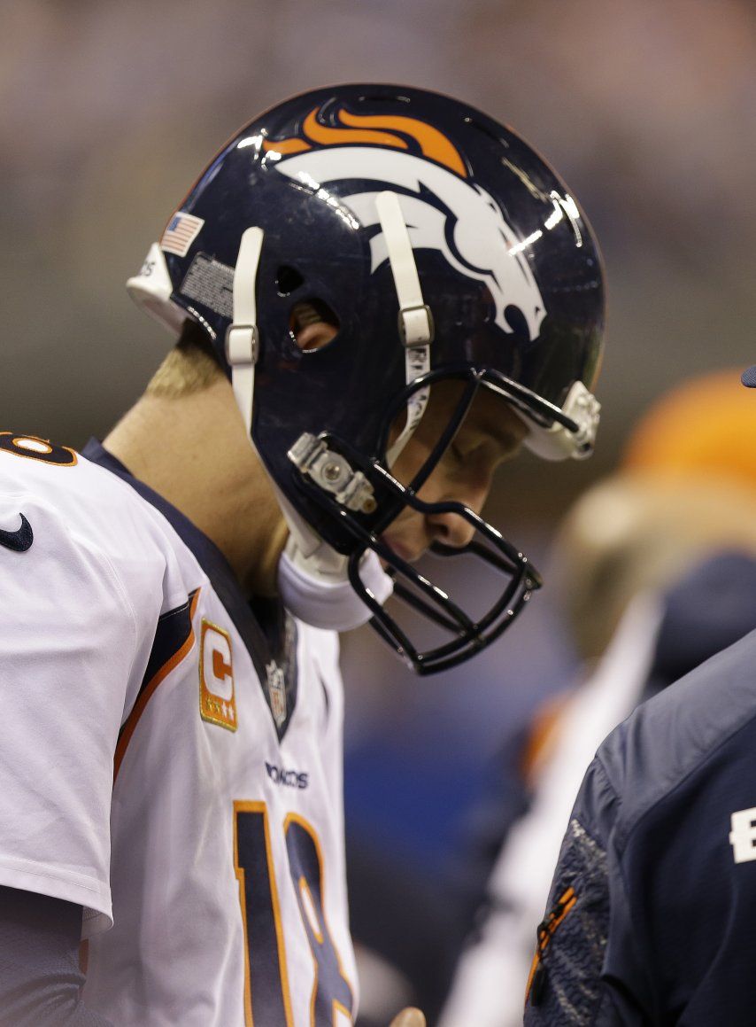 Colts honran a Manning y luego lo vencen