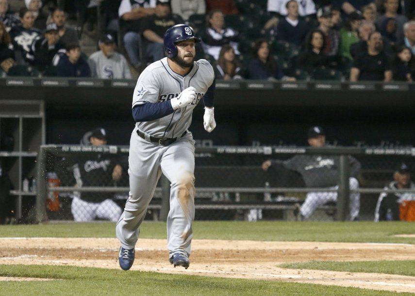 Kennedy impulsa, Rivera desnivela por Padres