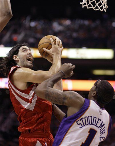 Argentino Scola anota 30 puntos pero Houston pierde con Phoenix