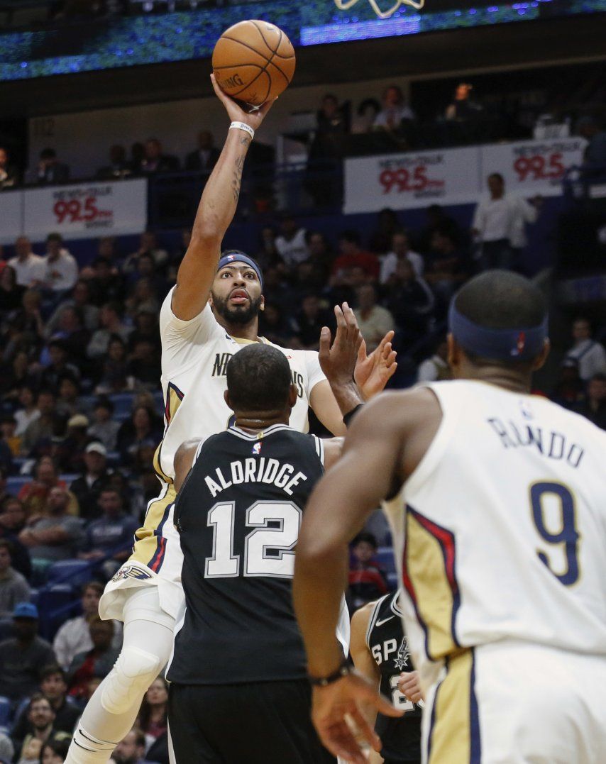 Davis y Cousins dan triunfo a Pelicans sobre Spurs