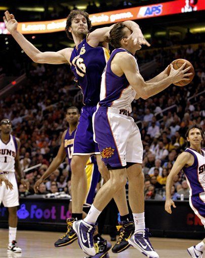 NBA: Lakers 102, Suns 96; Entrenador Gentry expulsado