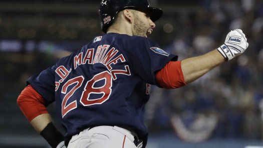 J.D. Martínez recibe 2 Bates de Plata en el mismo año