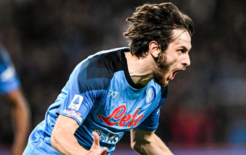 Napoli gana y se afianza en lo más alto de la Serie A