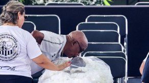 Pelé fue embalsamado para que el funeral se haga con el féretro abierto