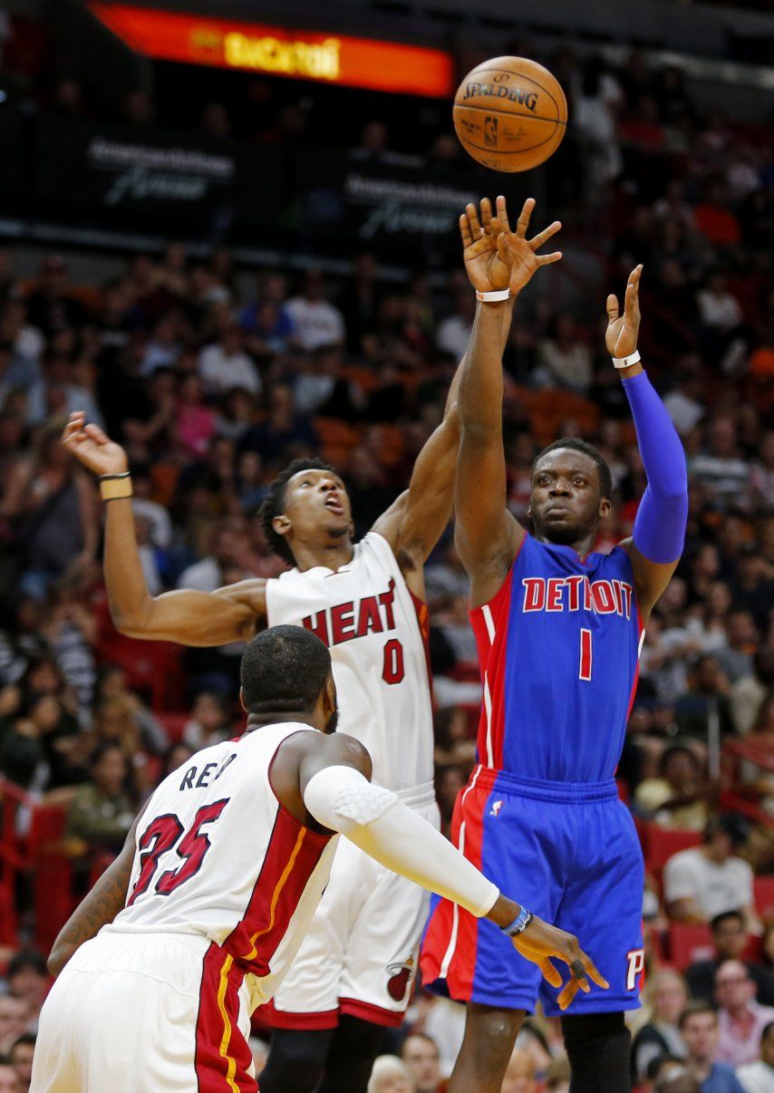 Pistons remontan y vencen 107-98 al Heat