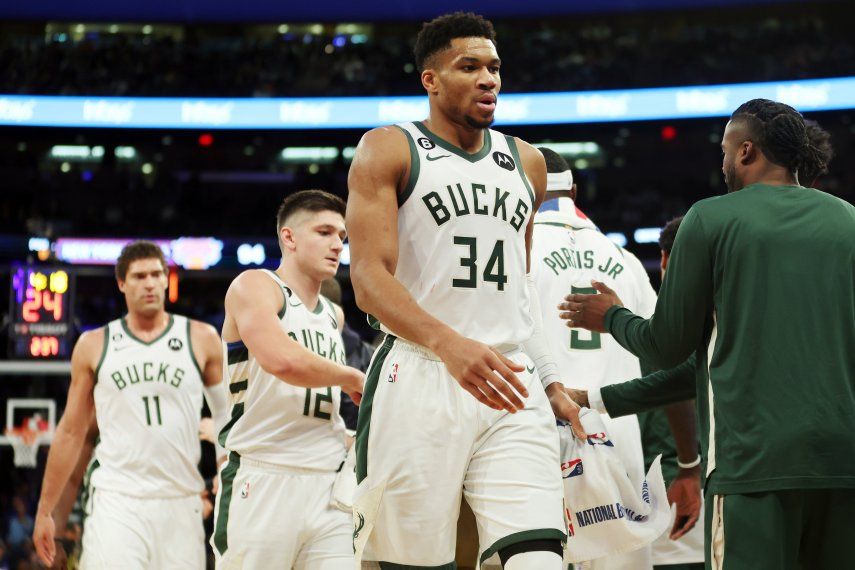 NBA: Giannis Antetokounmpo continúa fuera de acción por molestias en la rodilla