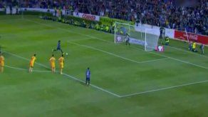 Ronaldinho falla penal en debut con Querétaro