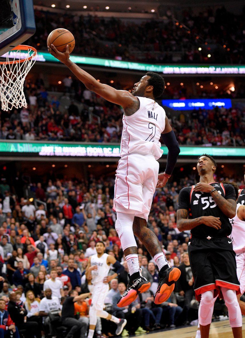 Wall responde al final; Wizards empatan serie ante Raptors