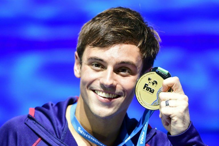Tom Daley logra oro y plata en clavados del Mundial de natación