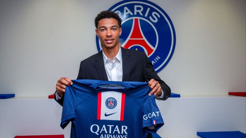 El PSG hace oficial la llegada del francés Hugo Ekitike