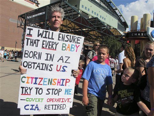 Protestan contra ley de Arizona en Juego de Estrellas