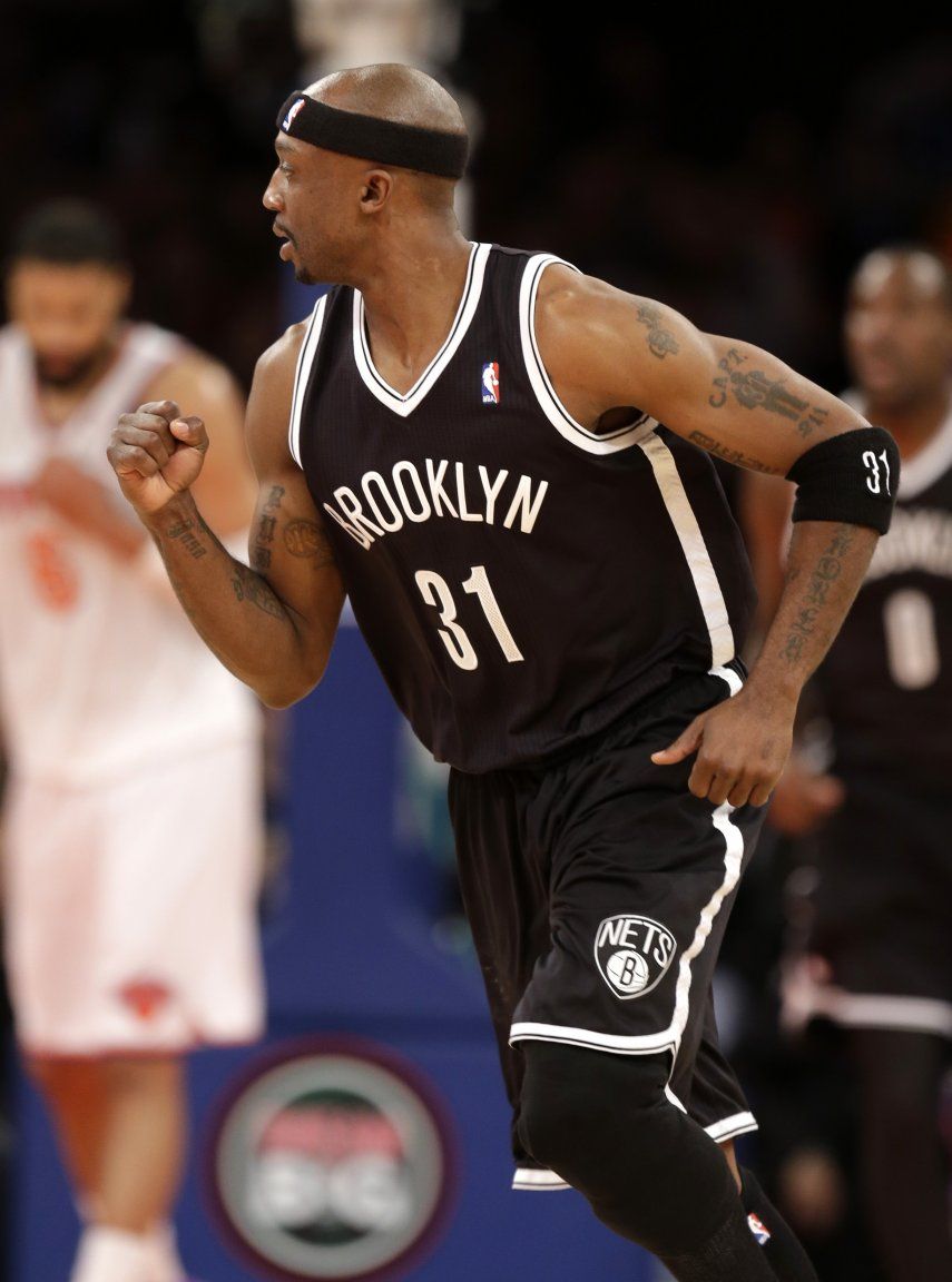 Nets vuelven de Londres y aplastan a Knicks