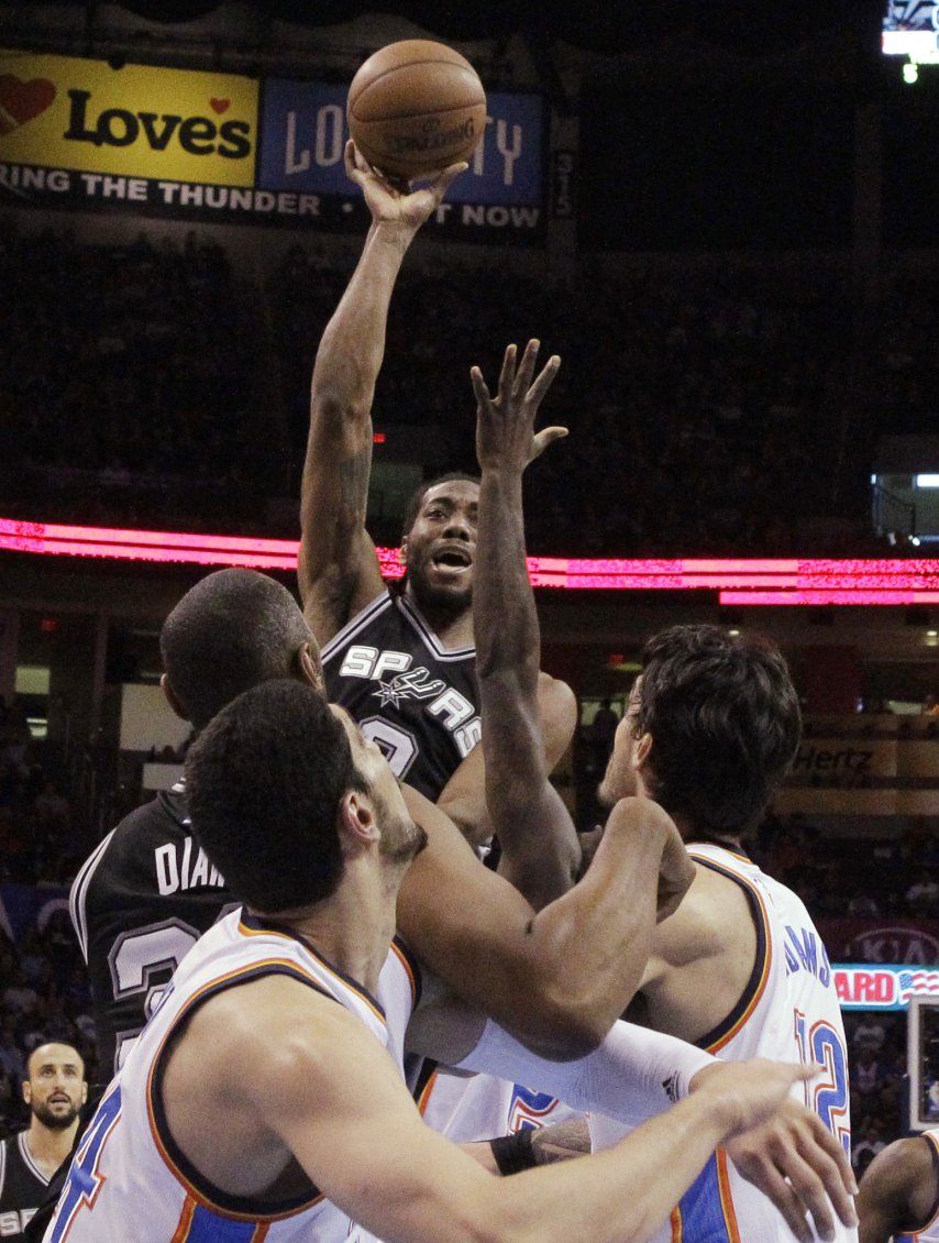 Con 26 puntos de Leonard, Spurs hilvanan 8vo triunfo
