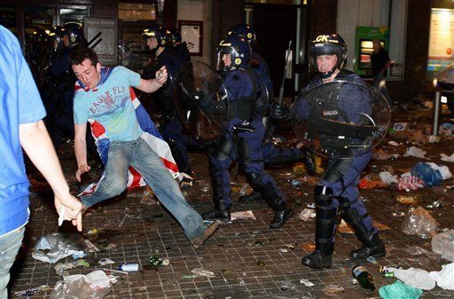 UEFA: Primer ministro británico molesto por violencia en final