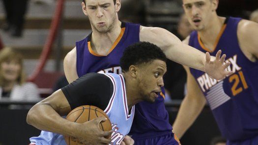 Cousins anota 29 y Kings aplastan a Suns