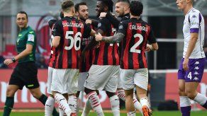 El Milan gana 2-0 a la Fiorentina y se escapa como líder