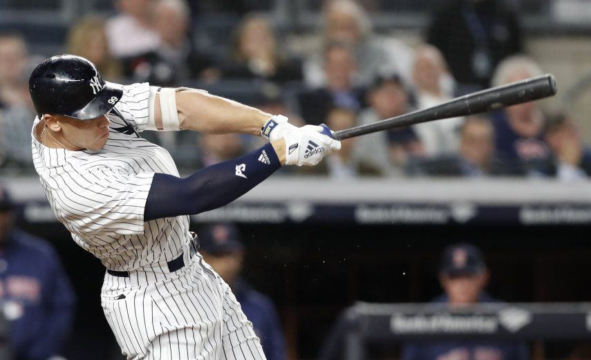 Yankees vencen a Boston y lo alcanzan en la cima