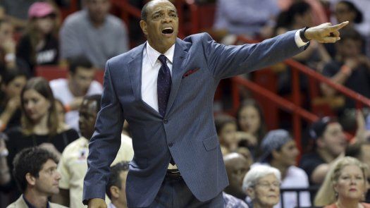 Nets despiden al entrenador Lionel Hollins