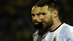Mascherano: Hubiésemos dado un paso al costado